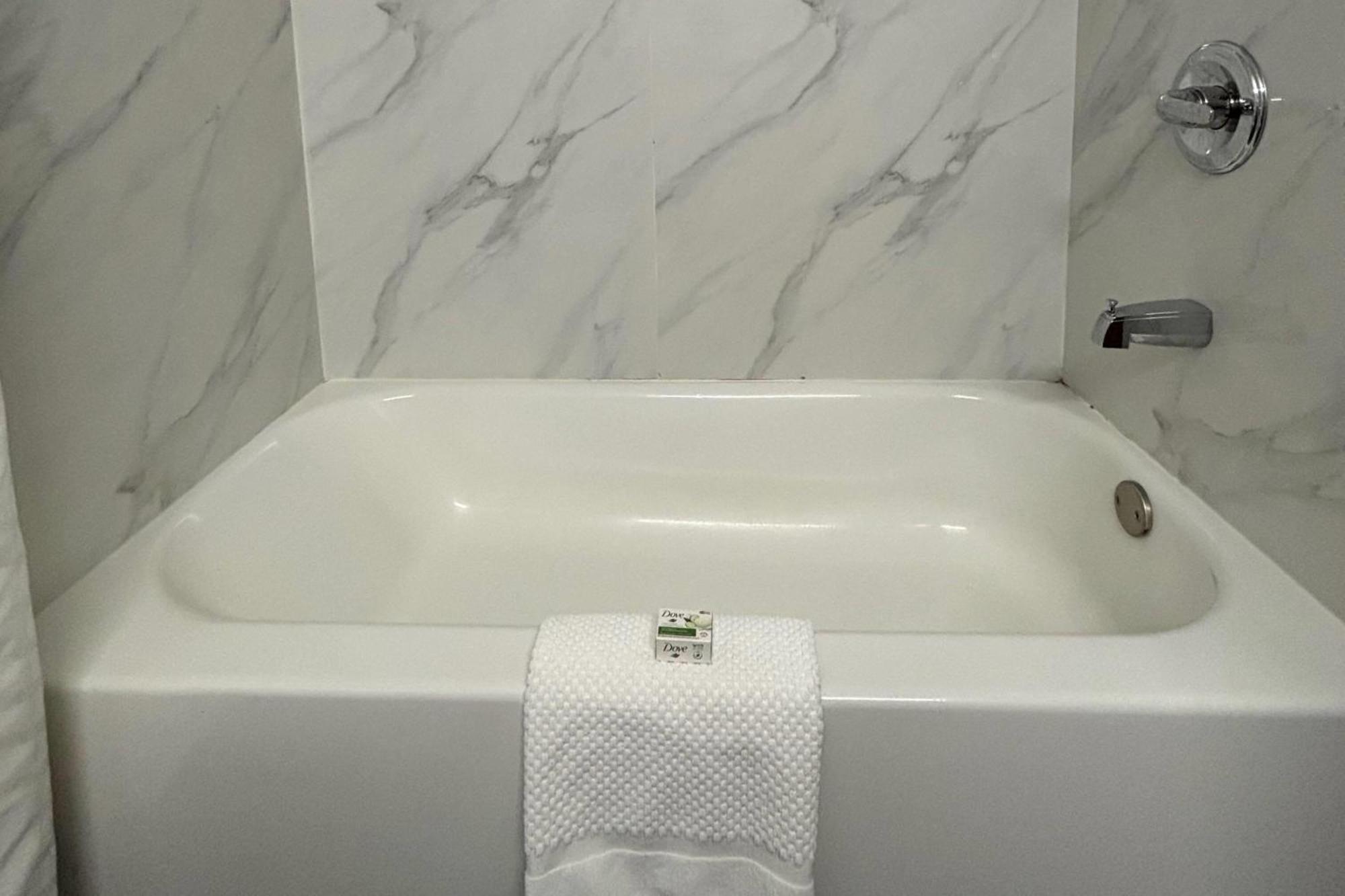 Baymont By Wyndham Marion Hotel Ngoại thất bức ảnh