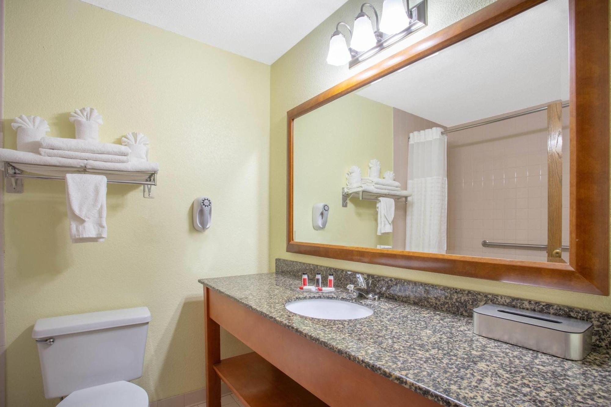 Baymont By Wyndham Marion Hotel Ngoại thất bức ảnh